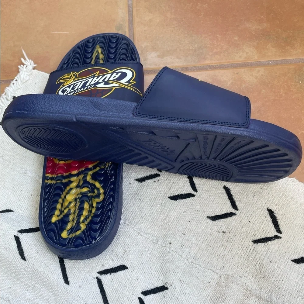 NWOB ISlide x NBA Cleveland  Cavaliers Gel Slide Basketball Logo in Navy size 13